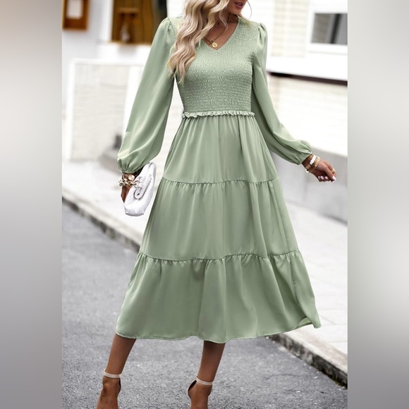 Dresses & Skirts - Elegant Green Smocked Tiered Midi Dress Size XL